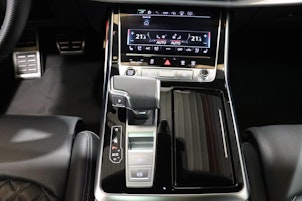 Vehicle image AUDI Q8 3.0 55 TFSI e quattro T-Tronic
