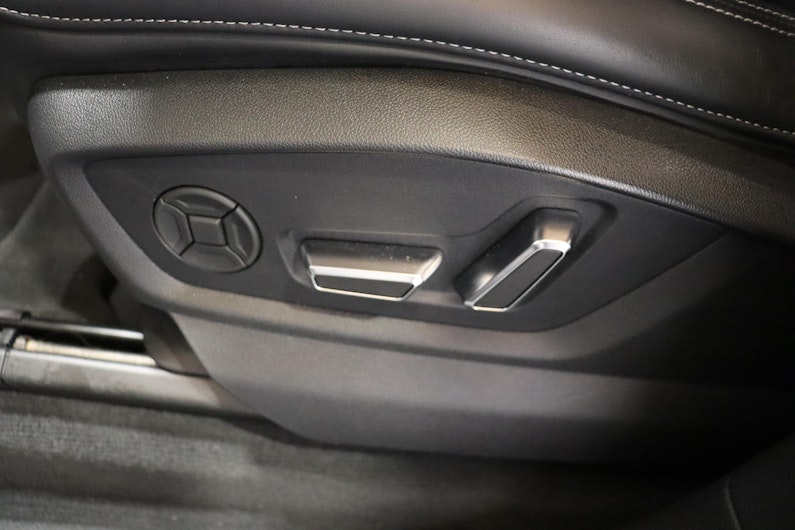 Vehicle image AUDI Q8