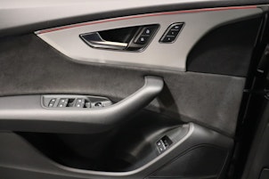 Vehicle image AUDI Q8 3.0 55 TFSI e quattro T-Tronic