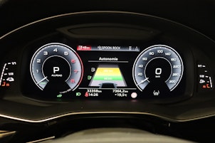 Vehicle image AUDI Q8 3.0 55 TFSI e quattro T-Tronic