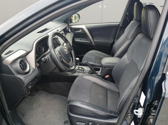 Vehicle image 8 Vehicle image 8