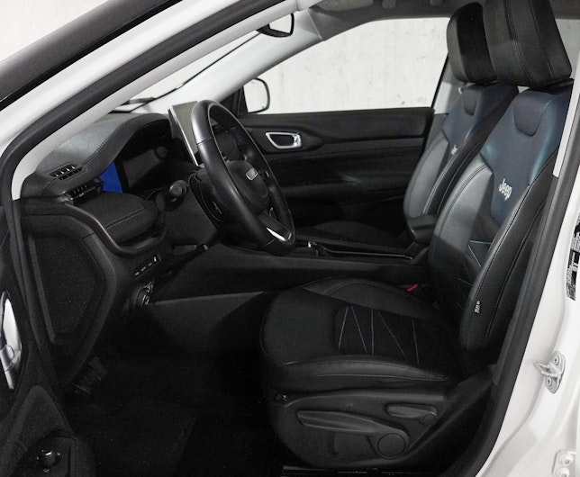 Vehicle image JEEP COMPASS