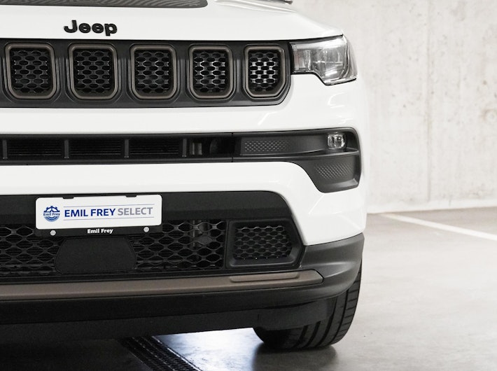 Vehicle image JEEP COMPASS