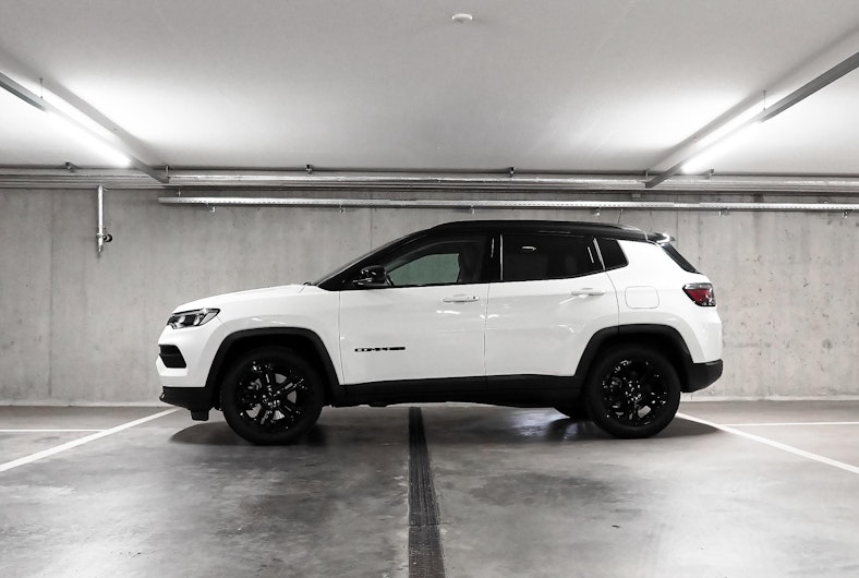 Vehicle image JEEP COMPASS