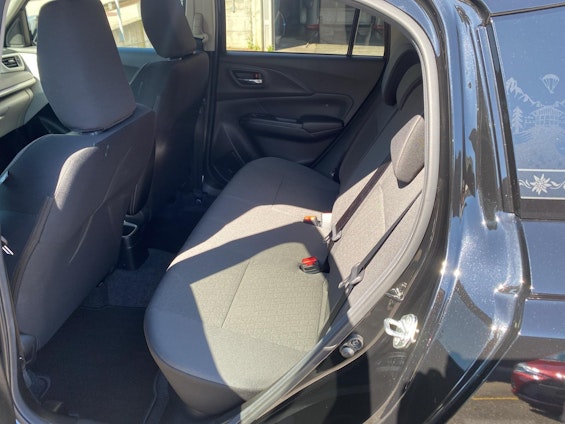 Vehicle image 6 Vehicle image 6