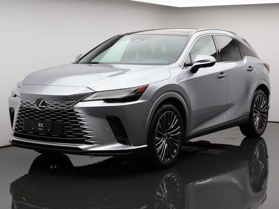 First vehicle image