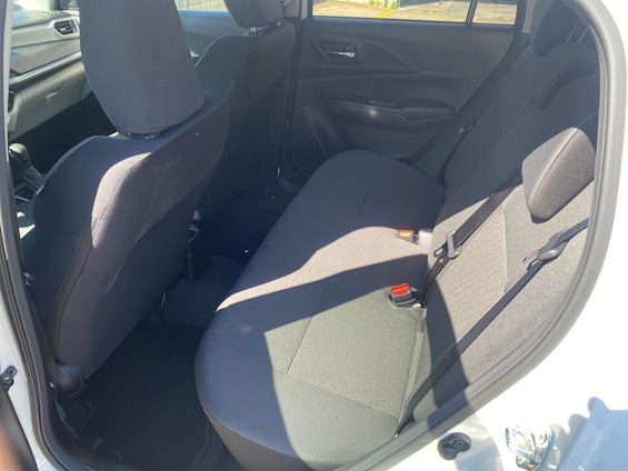 Vehicle image 6 Vehicle image 6