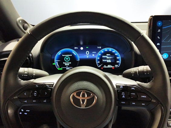 Vehicle image 10