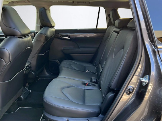 Vehicle image 10 Vehicle image 10