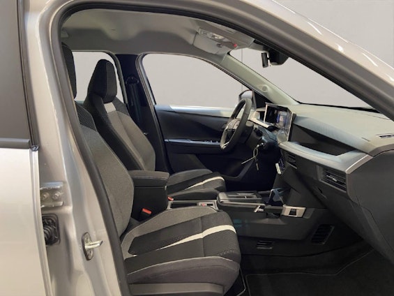 Vehicle image 10 Vehicle image 10