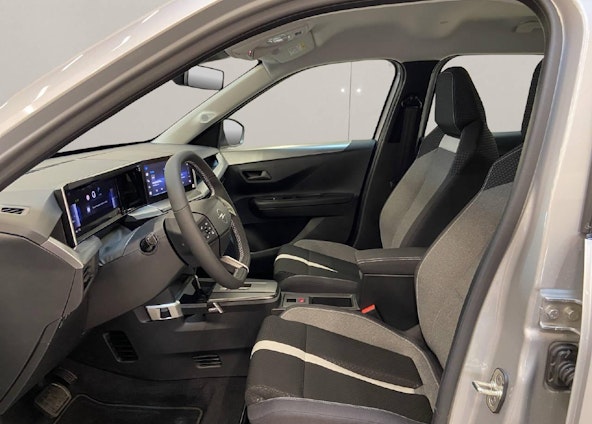 Vehicle image 4 Vehicle image 4