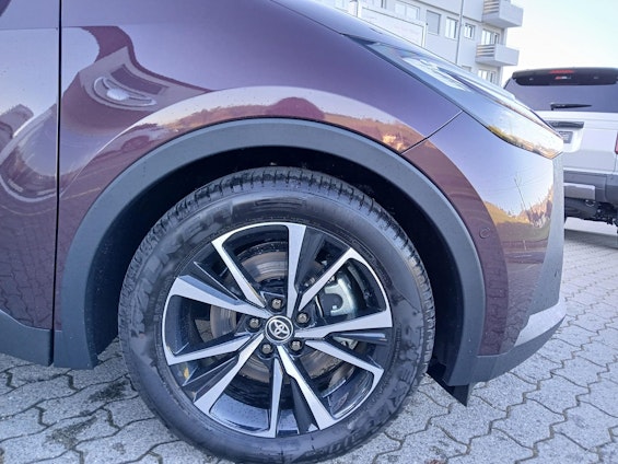 Vehicle image 15