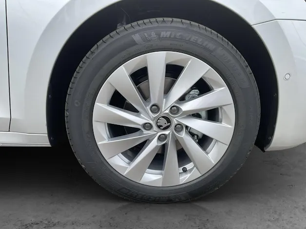 Škoda Octavia Combi 1.5 TSI mHEV DSG Selection