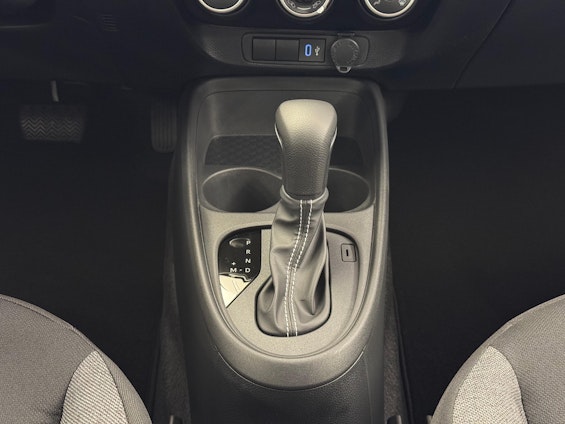 Vehicle image 13 Vehicle image 13