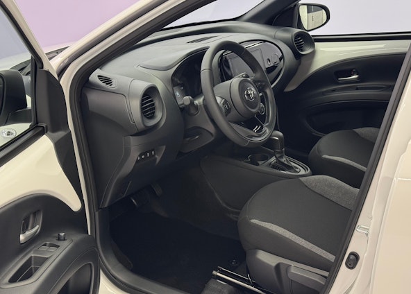 Vehicle image 6 Vehicle image 6