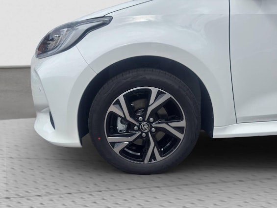 Vehicle image 15