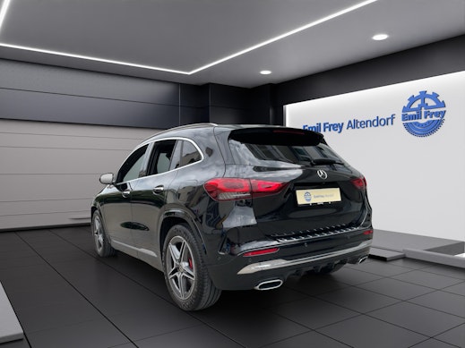 MERCEDES-BENZ GLA 250 AMG Line 4matic 3
