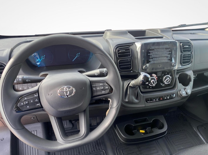 Vehicle image TOYOTA PROACE MAX