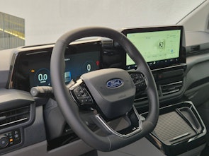 Vehicle image FORD Tourneo C Bus 320 L1 2.0 EcoBlue 170 Titanium