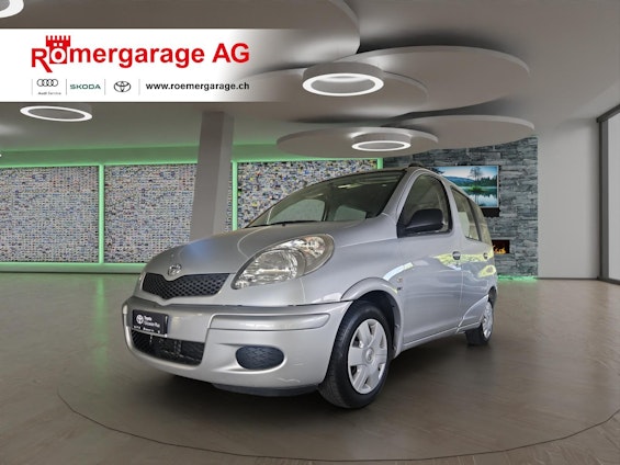 First vehicle image