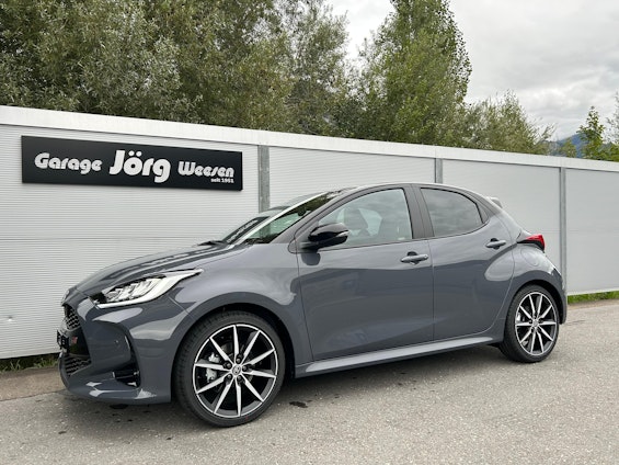 First vehicle image