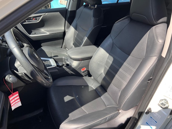 Vehicle image 9 Vehicle image 9