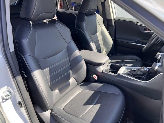 Vehicle image 14 Vehicle image 14