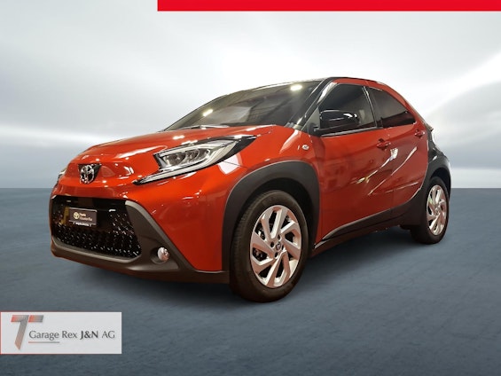 First vehicle image