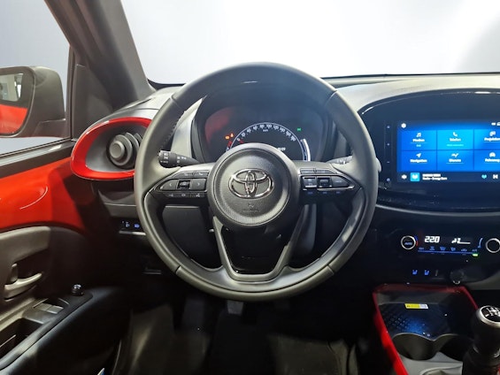 Vehicle image 11