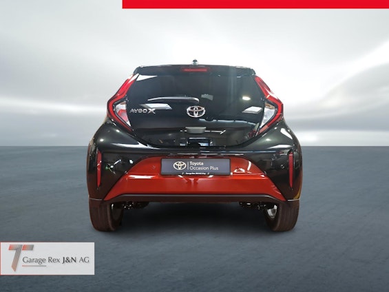 Vehicle image 4