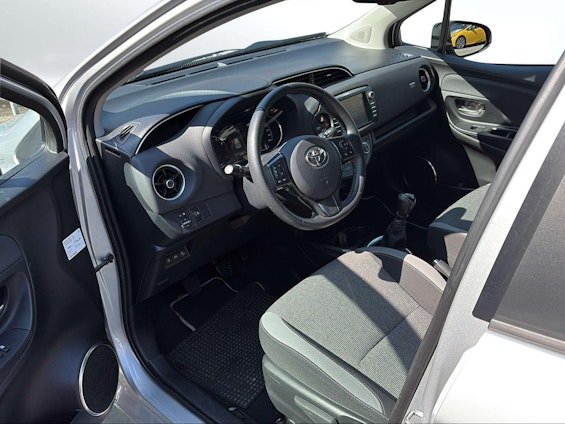 Vehicle image 4 Vehicle image 4