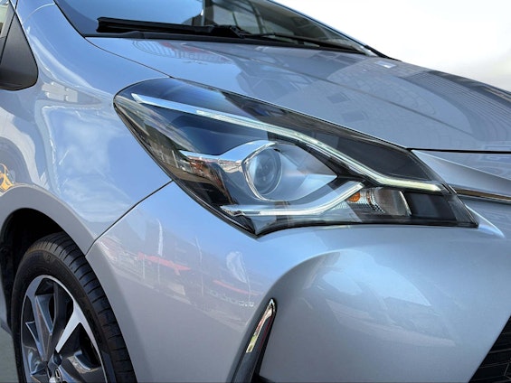 Vehicle image 10 Vehicle image 10