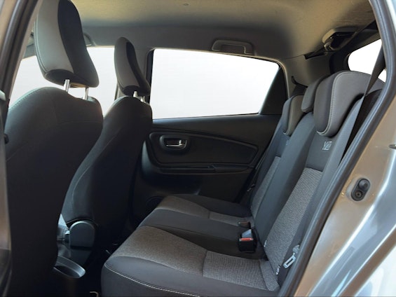 Vehicle image 5 Vehicle image 5