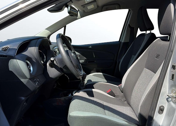 Vehicle image 3 Vehicle image 3