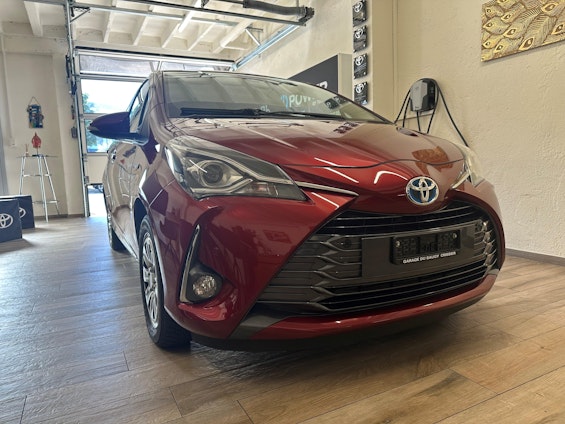 First vehicle image