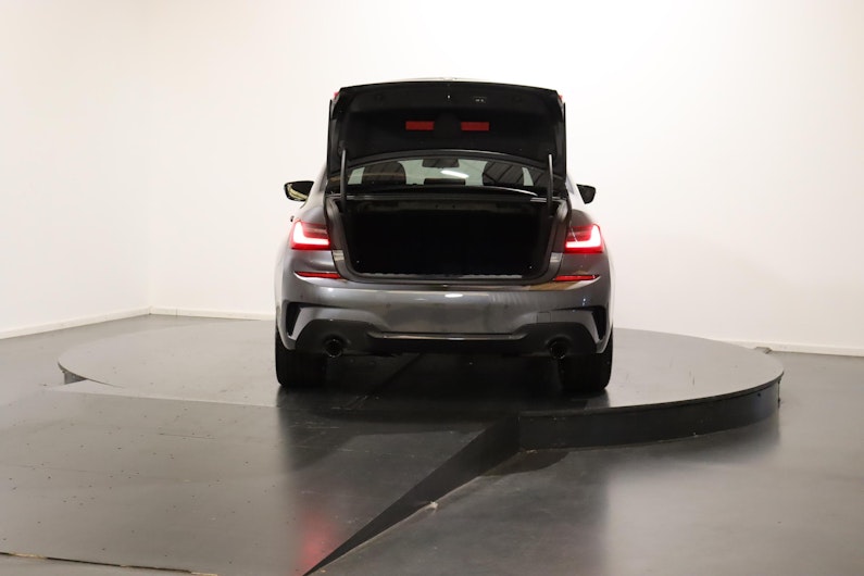 Vehicle image BMW 3 SERIES