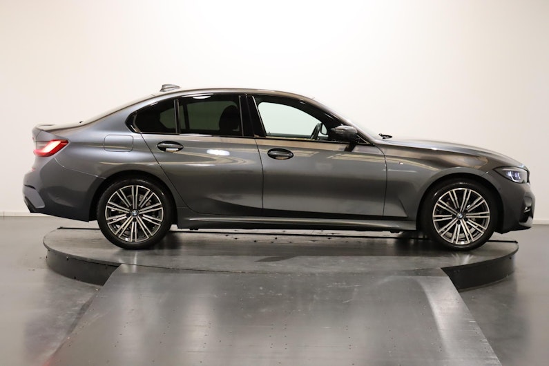 Vehicle image BMW 3 SERIES