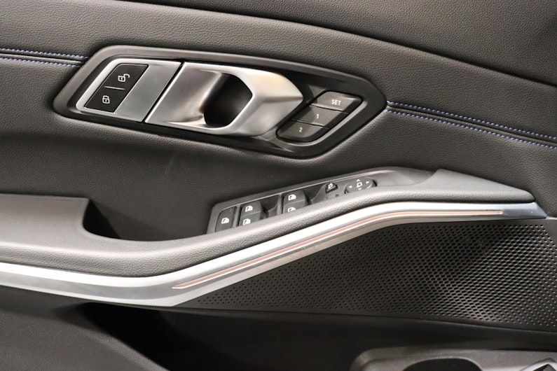 Vehicle image BMW 3 SERIES