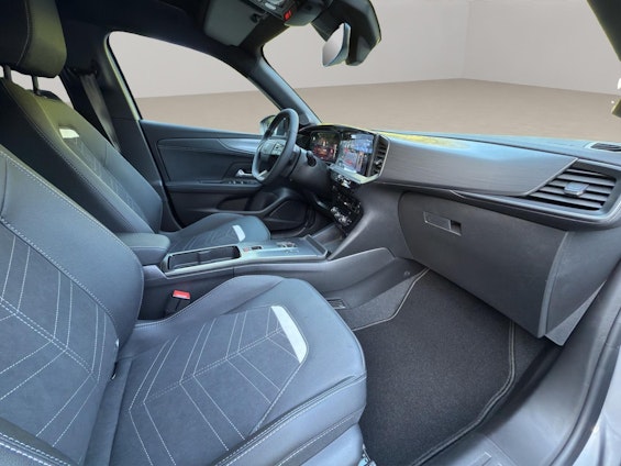 Vehicle image 13 Vehicle image 13