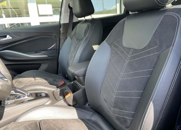 Vehicle image 4 Vehicle image 4