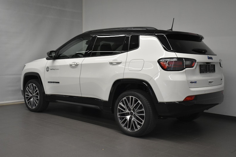 Vehicle image JEEP COMPASS