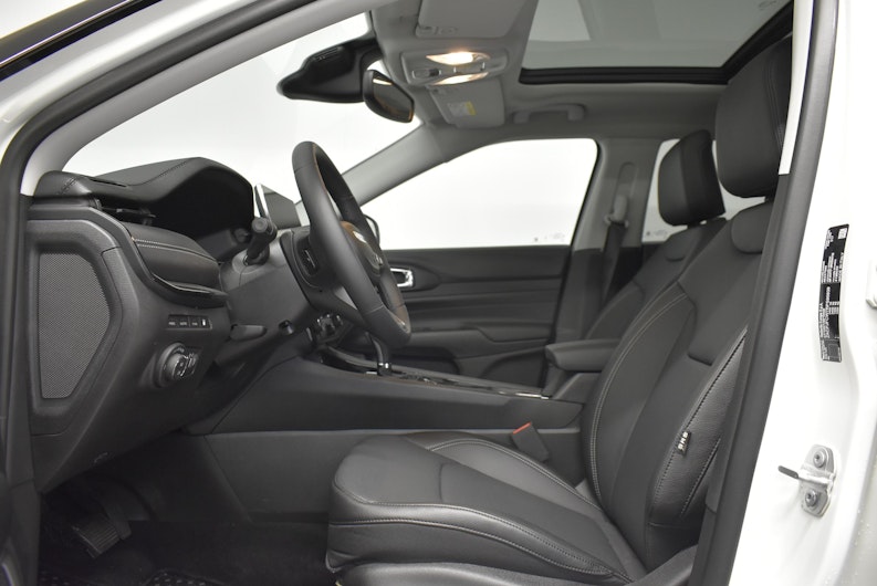 Vehicle image JEEP COMPASS