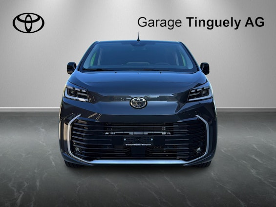 First vehicle image