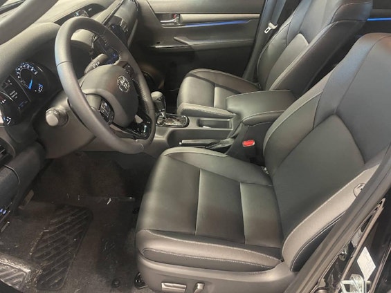 Vehicle image 7