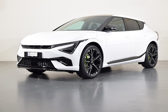 First vehicle image