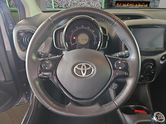 Vehicle image 10 Vehicle image 10