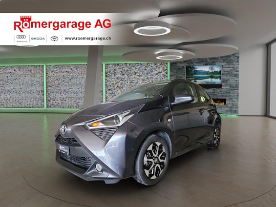 First vehicle image First vehicle image