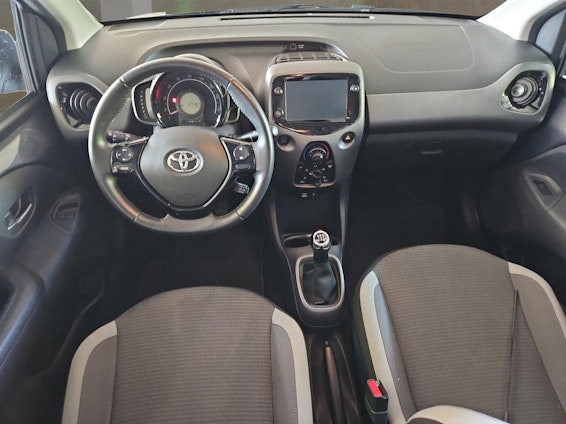 Vehicle image 7