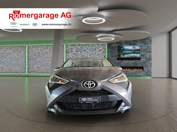 Vehicle image 4 Vehicle image 4