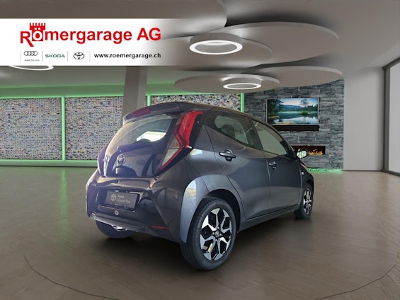 Vehicle image 3 Vehicle image 3